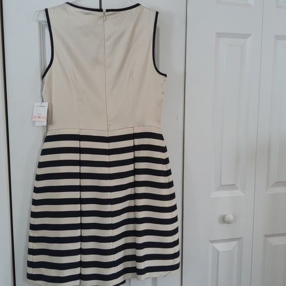 Dress - Picture 2 of 10